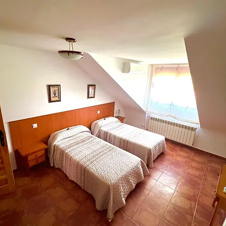 Szálloda Puente De Piedra 2*