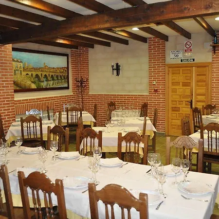 Szálloda Puente De Piedra 2*