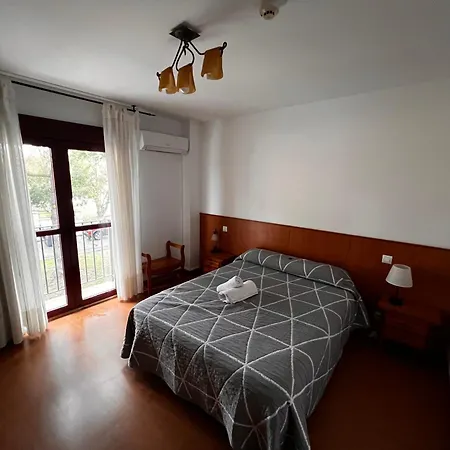 Puente De Piedra 2* 사모라