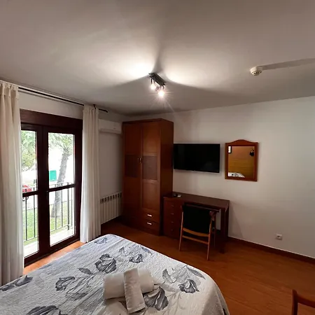 Puente De Piedra 호텔 2*