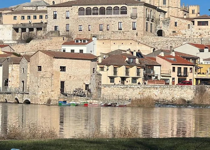 Puente De Piedra Hotel